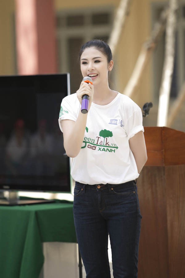 Ngọc Hân trồng cây, quét rác cùng các tình nguyện viên - ảnh 5